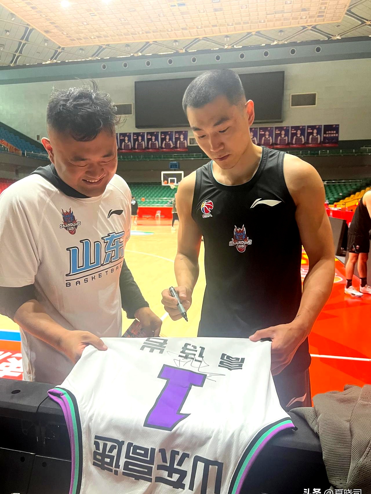 星空体育官网-山东男篮发布备战花絮；赛前迎来里程碑；CBA常规赛任务艰巨；资深球员宣示担当的简单介绍